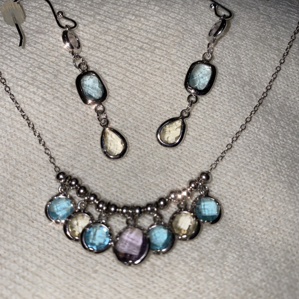 Earring and necklace set